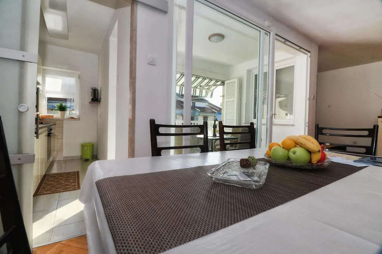 Apartment Karla Ρόβινι